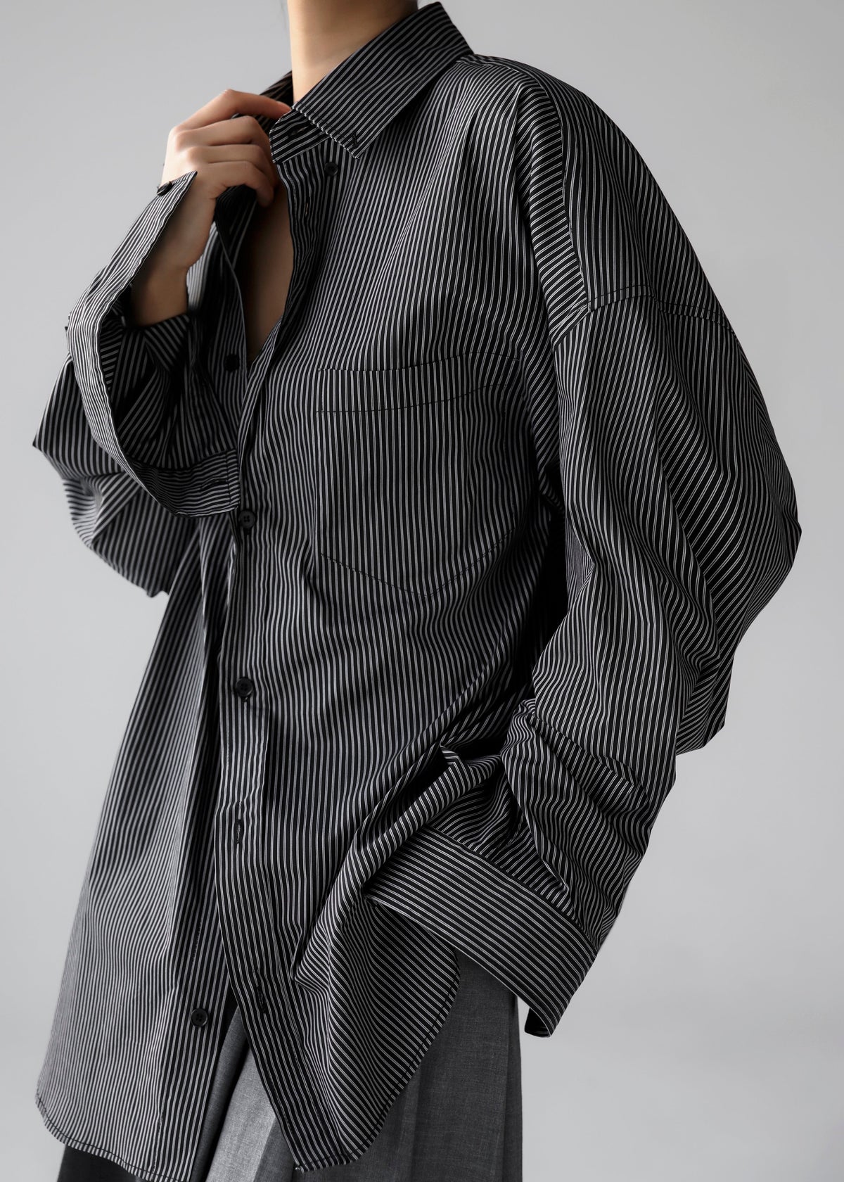 Lioris Oversized Shirt - Black/White Stripe – view 6 of 10