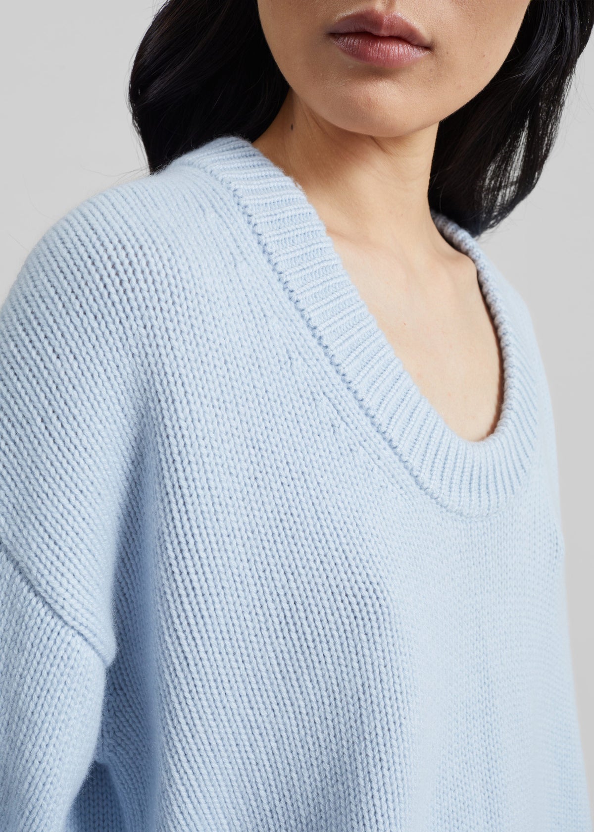 Loulou de Saison Derry Lds U-Neck Sweater - Light Blue – view 2 of 6