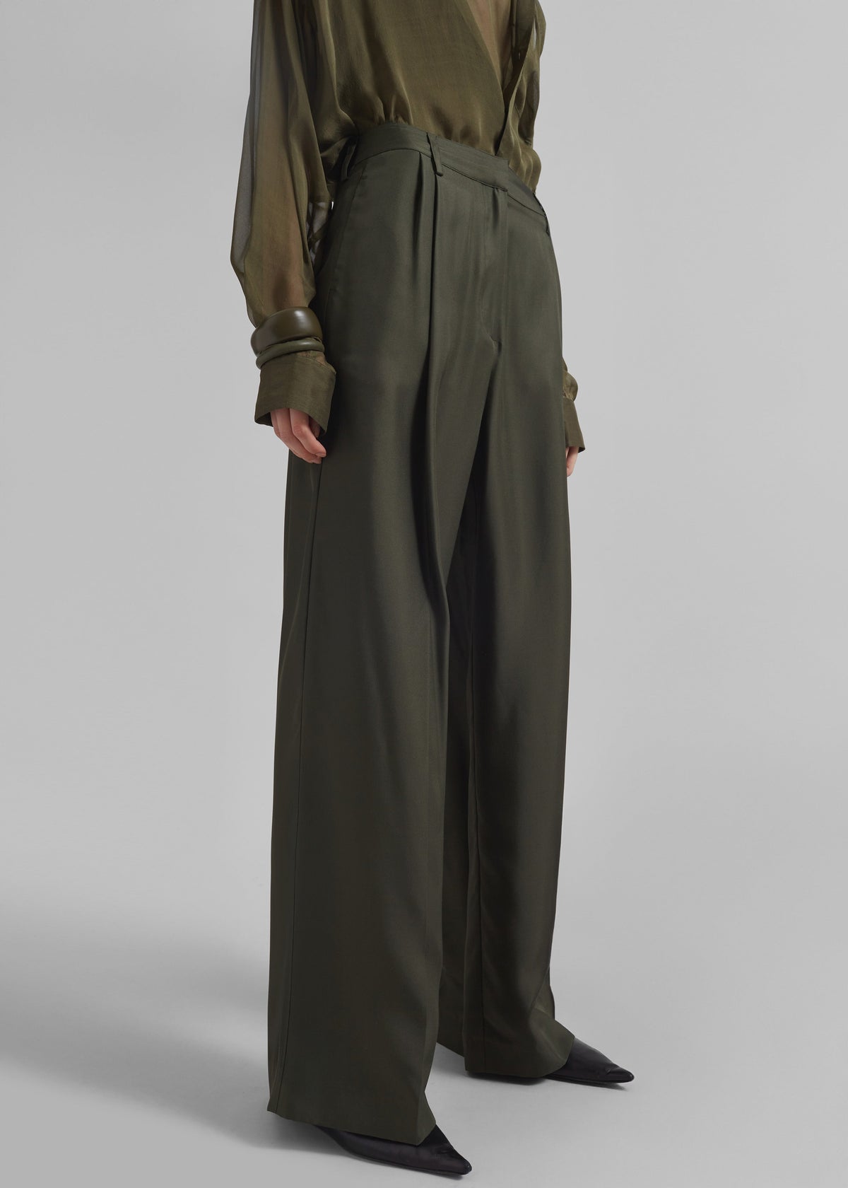 Marfa Pleated Silk Trousers - Khaki – view 6 of 8