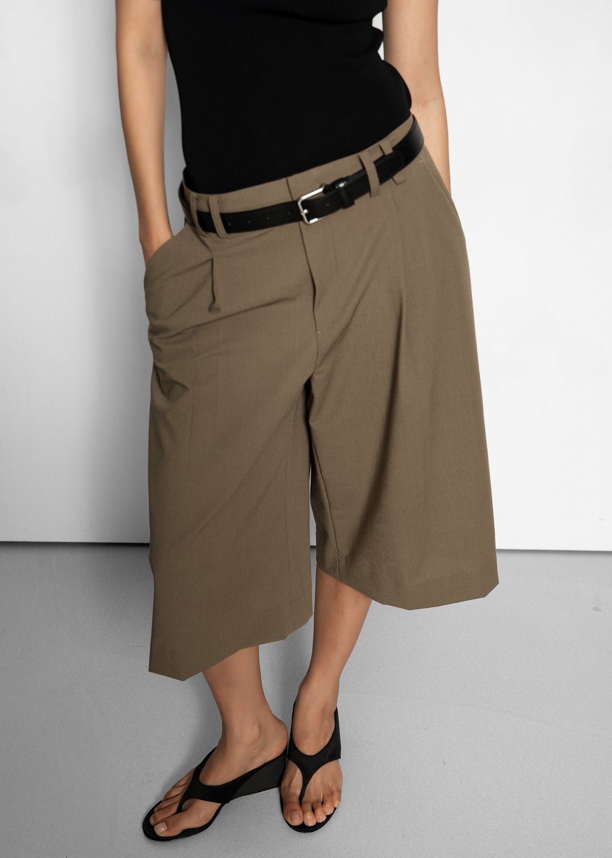 Meldert Bermuda Shorts - Khaki Brown – view 5 of 10