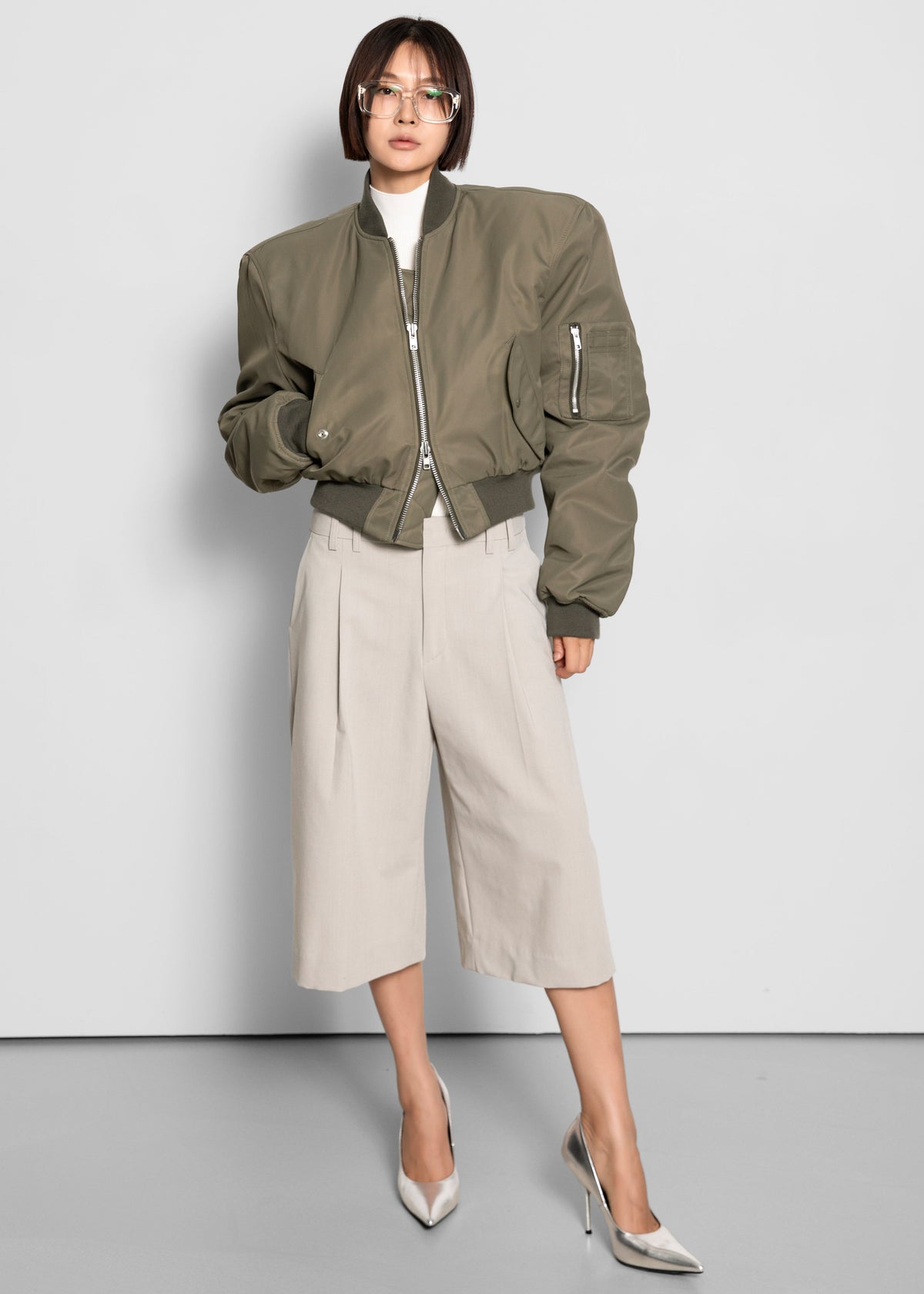 Meldert Bermuda Shorts - Stone – view 3 of 8