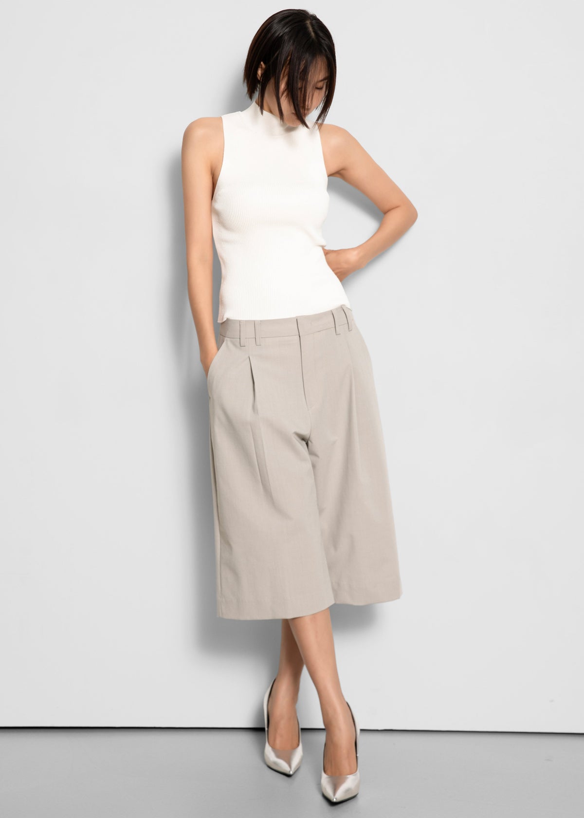 Meldert Bermuda Shorts - Stone – view 5 of 8