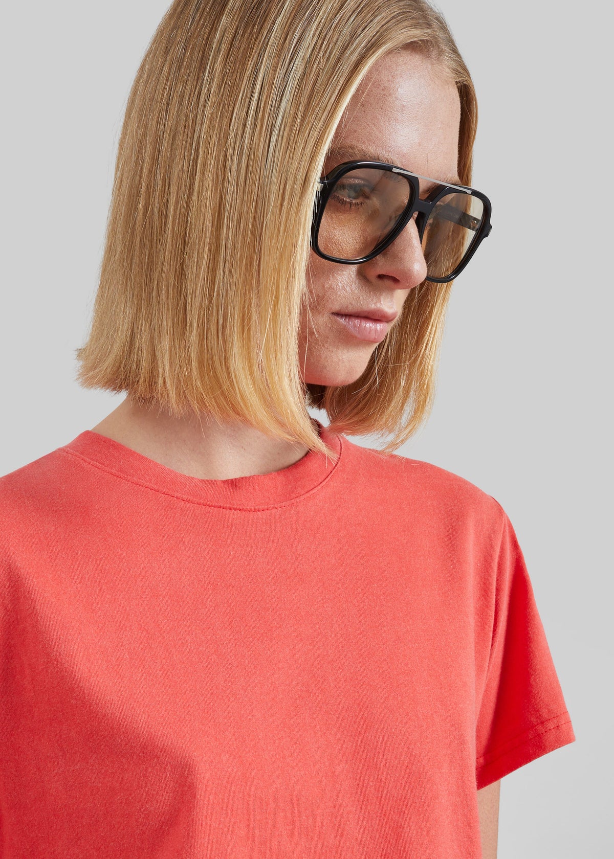 Meriot Simple Tee - Red – view 2 of 6