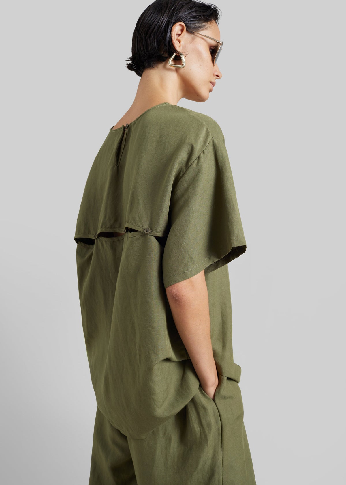 Morat Linen Back Button Top - Olive – view 7 of 8
