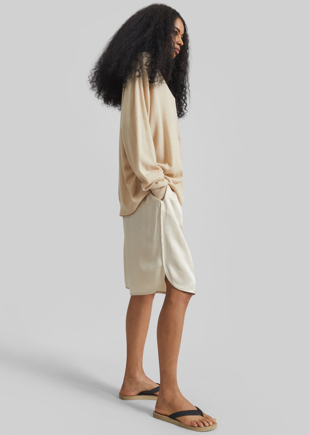 Nelis Silk Bermuda Shorts - Champagne – view 5 of 10