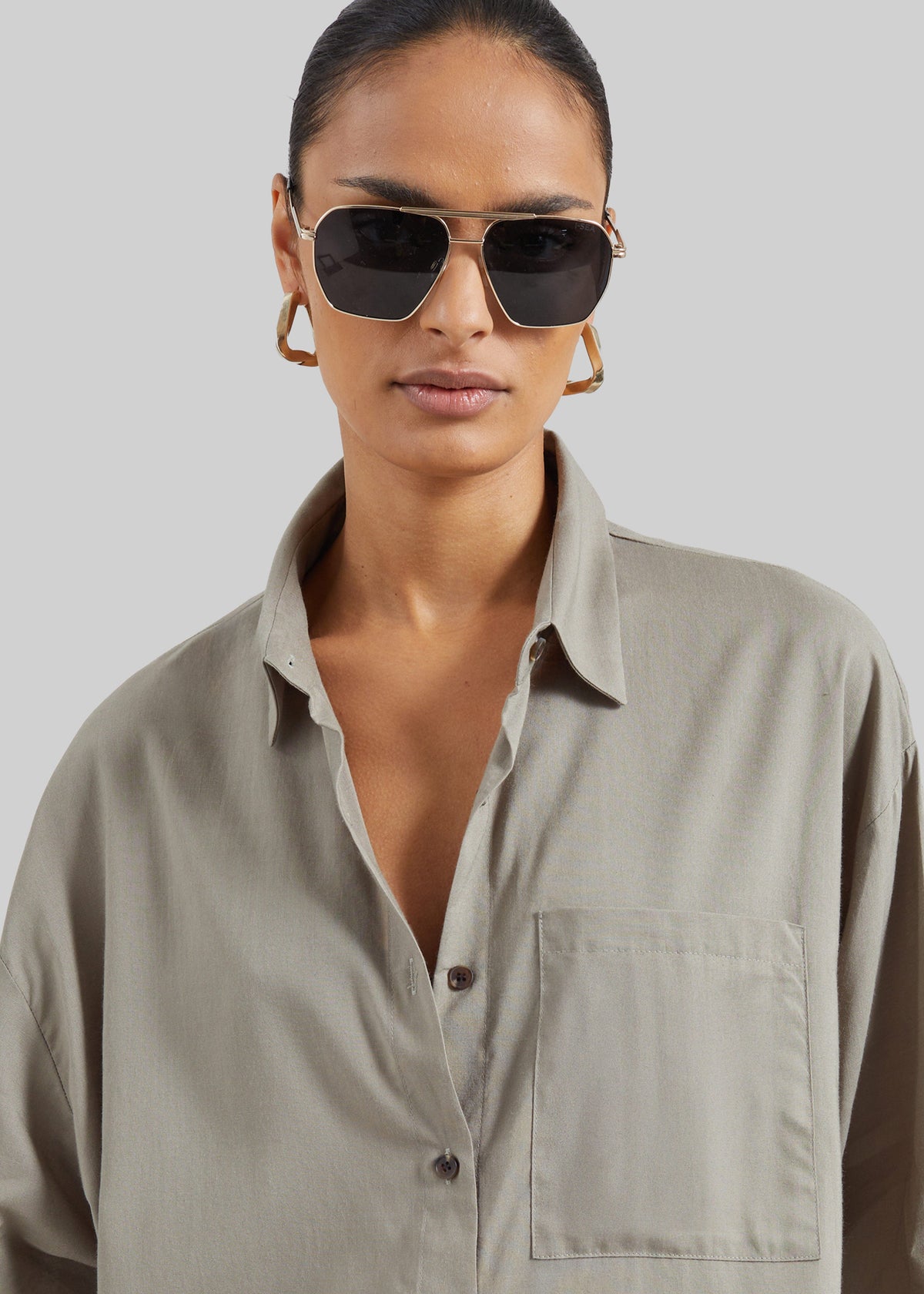 Noja Fluid Shirt - Pale Olive – view 3 of 8