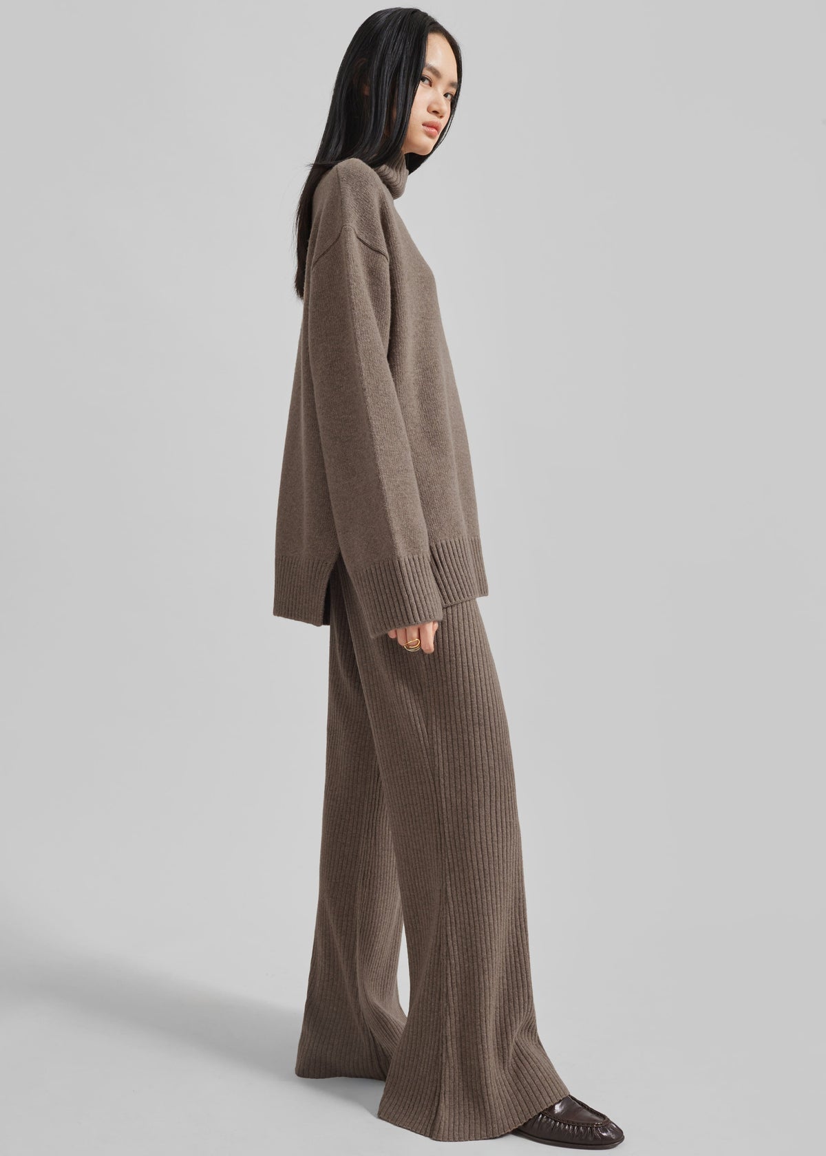 Odense Ribbed Flared Pants - Brown – view 8 of 11