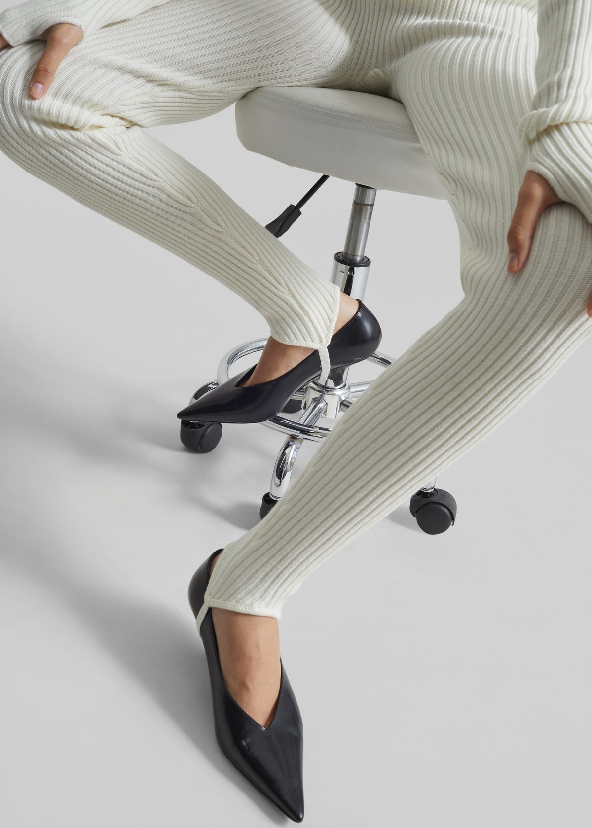Piuma Knit Stirrup Leggings - White – view 2 of 9
