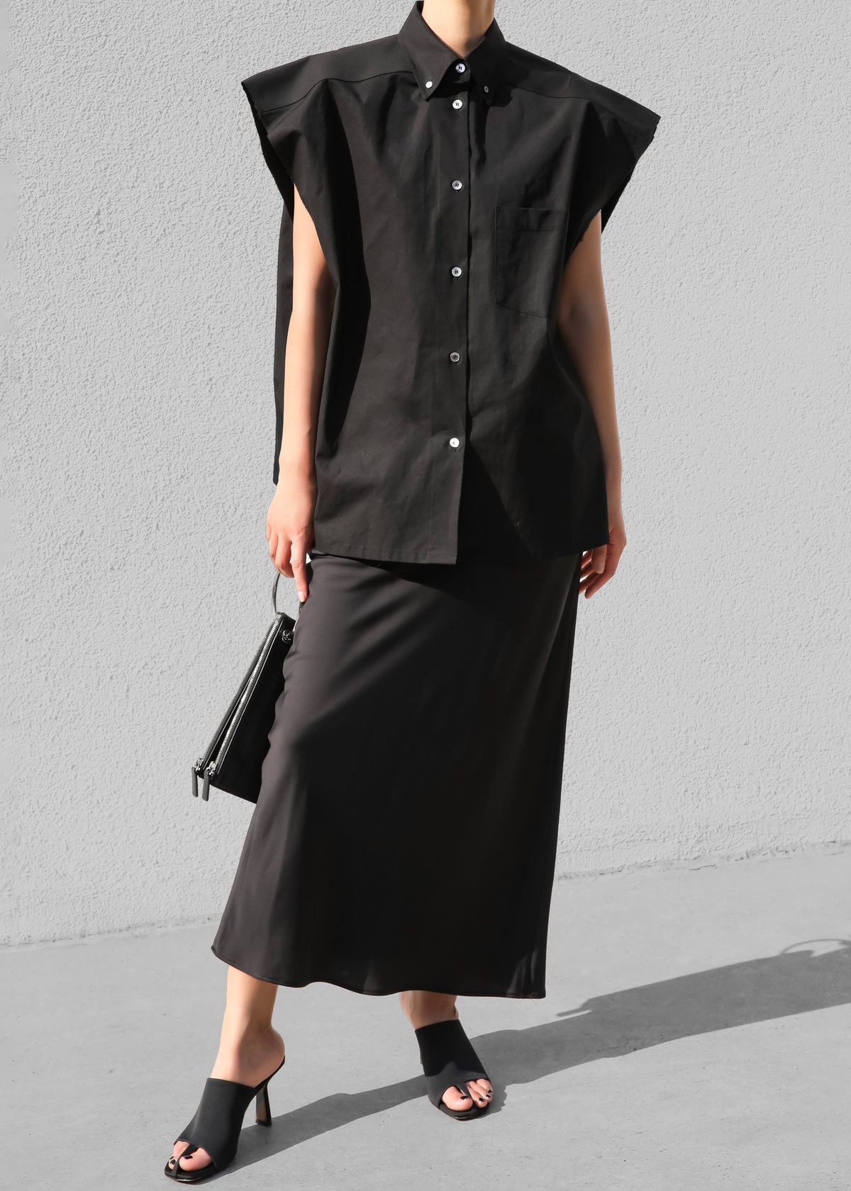 Rae Sleeveless Button Down Shirt - Black – view 3 of 4