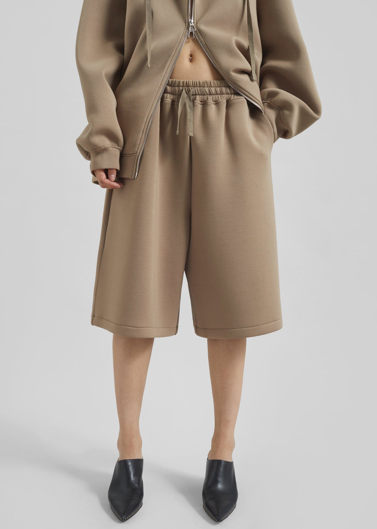 Rian Sweatshorts - Camel – view 3 of 8