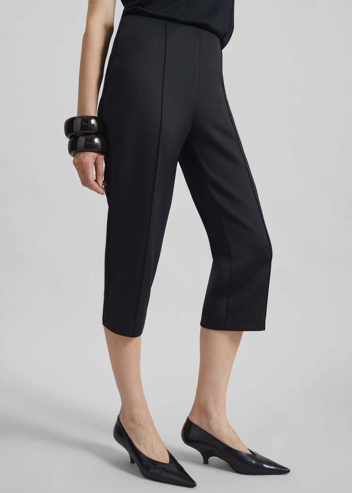Rivoli Capri Pants - Black – view 5 of 7