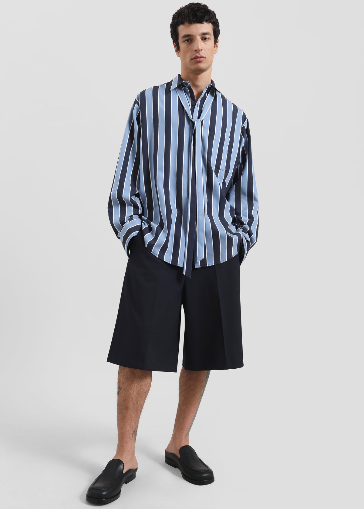 Belgrave Bermuda Shorts - Navy – view 6 of 12