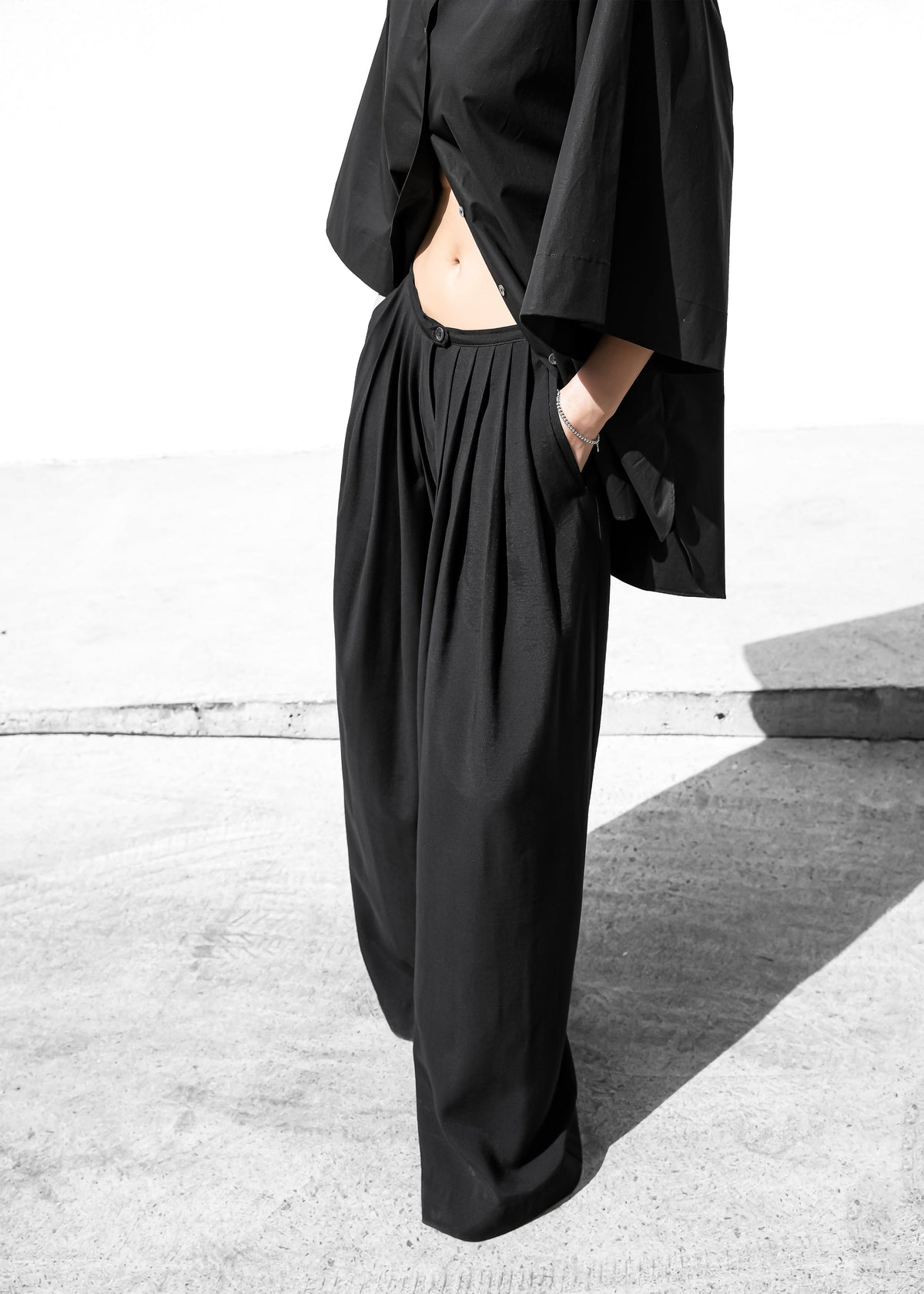 Sloane Wide Leg Trousers - Black – view 4 of 10
