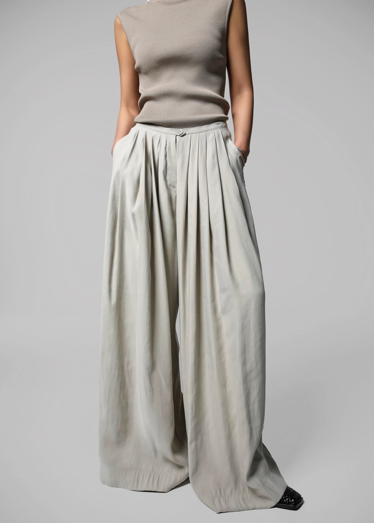 Sloane Wide Leg Trousers - Grey – view 2 of 14