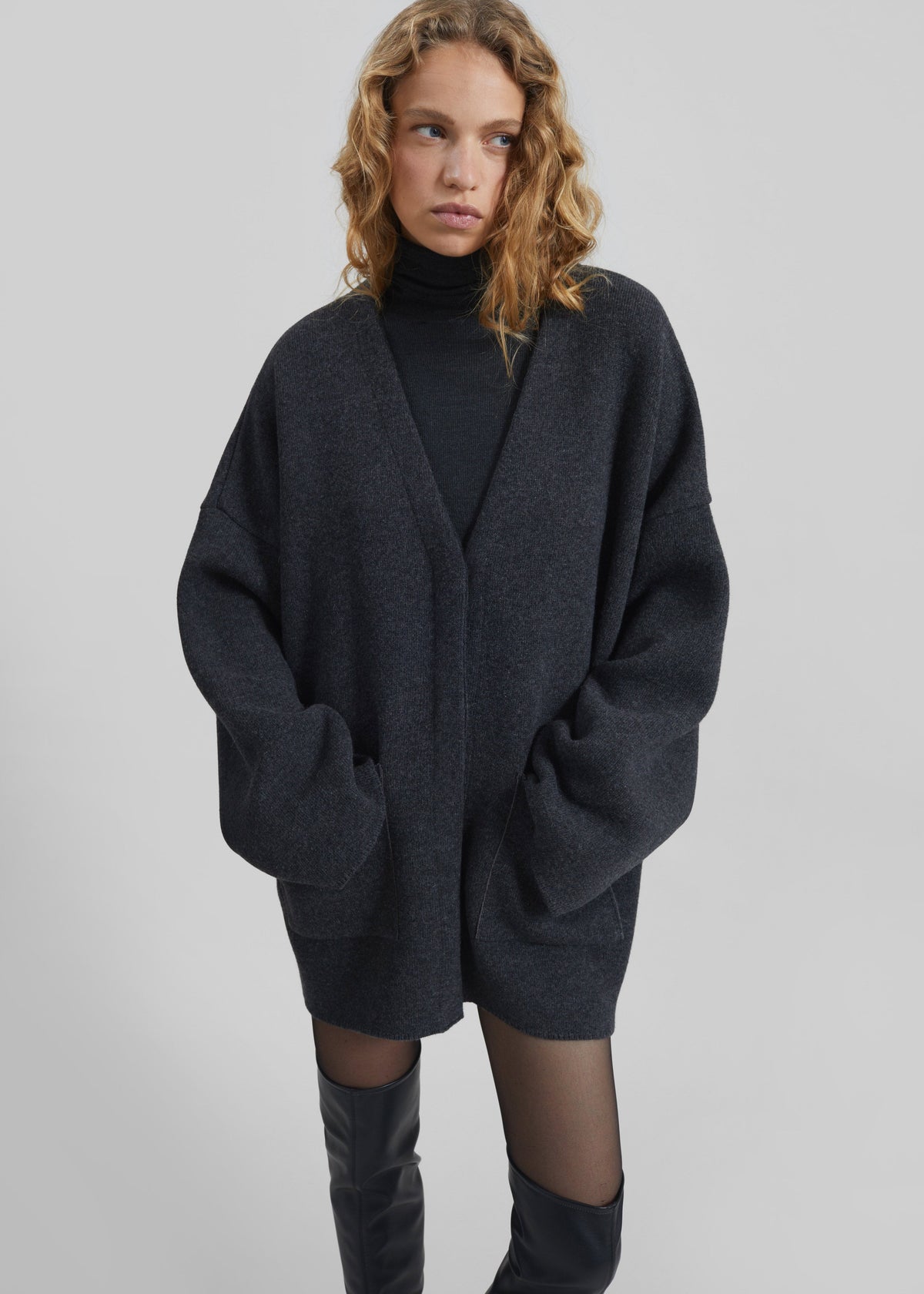 Tynset Oversized Cardigan - Charcoal – view 4 of 7
