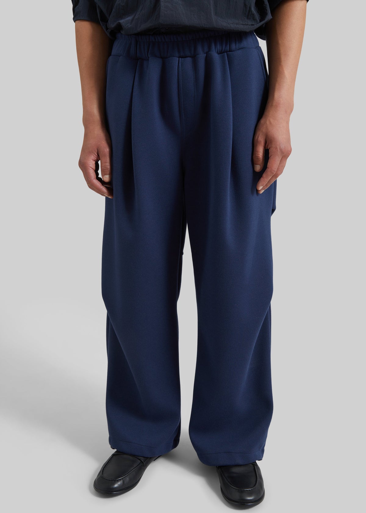 Vetigny Drawstring Pleated Sweatpants - Navy – view 4 of 6