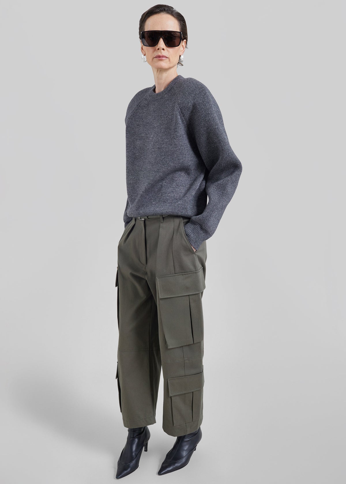 Villeron Cropped Cargo Pants - Dark Olive – view 7 of 10