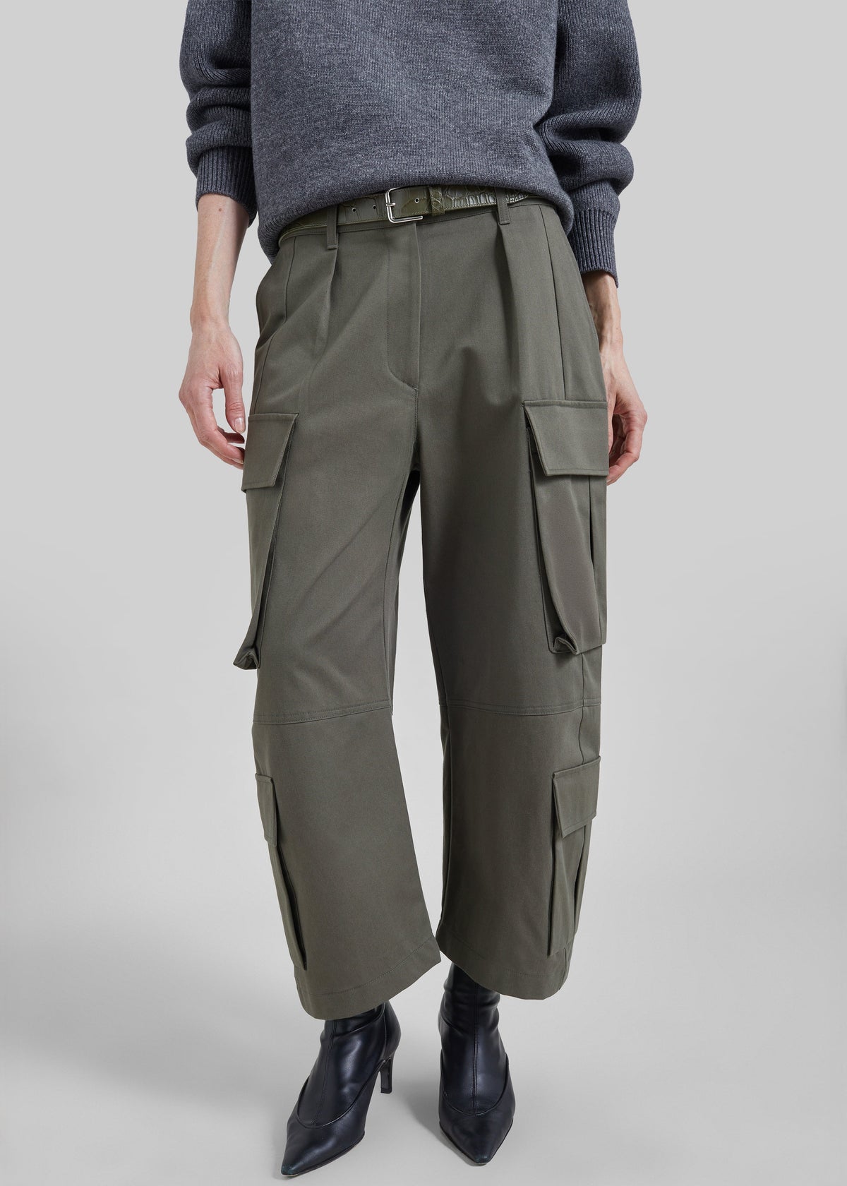 Villeron Cropped Cargo Pants - Dark Olive – view 8 of 10